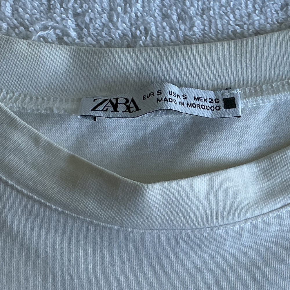 Zara White Tee with Artistic Graphic - Picture 6 of 9